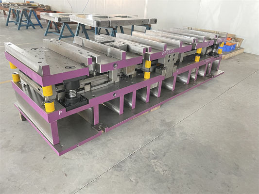 Metallgussform SKD61 Metallteil für elektrische Komponente Große Größe angepasst