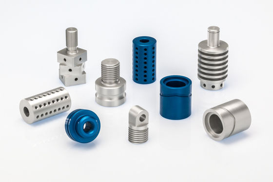 Couche en téflon sur composants usinés CNC en aluminium, acier et acier inoxydable
