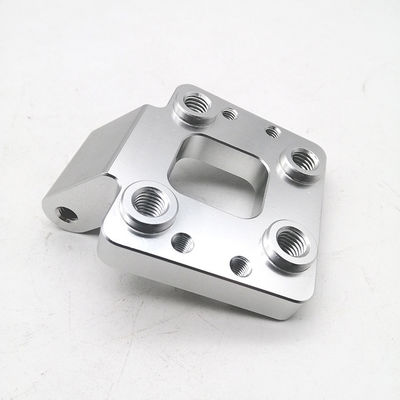 Enduit de titane sur un composant usiné par CNC en acier inoxydable
