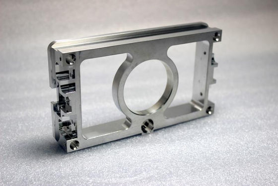 Le traitement des produits à base de nickel est effectué sur des prototypes de produits usinés CNC.