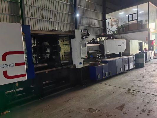 Haitianische 450 Tonnen gebrauchte Kunststoffspritzgießmaschine mit Schraubendurchmesser von 40 mm