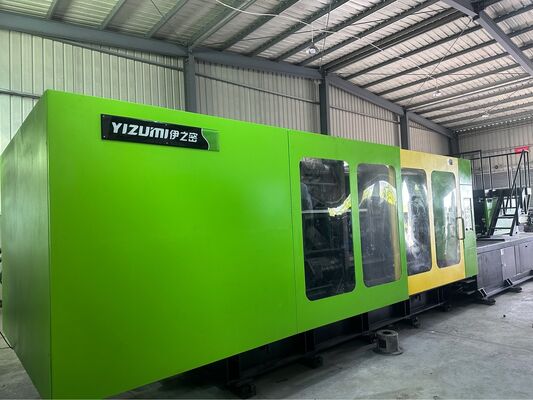Gebruikte YIZUMI 800T Servo Hydraulische injectie gietmachine in 75% nieuwe staat voor grote kunststofproducten